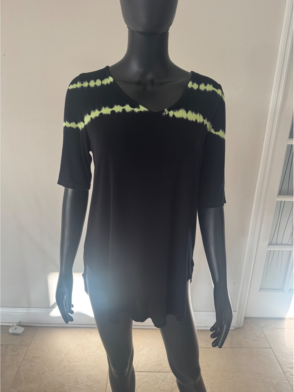 Torrid Super Soft Women’s Top Size 00 Black Green Tie Dye V-Neck Tunic